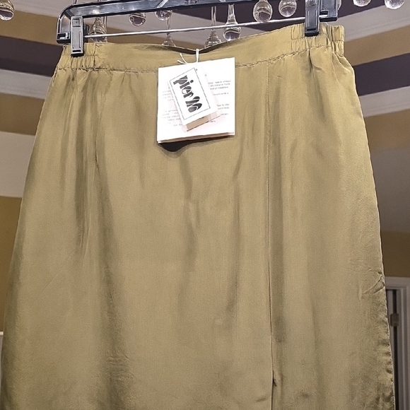 Elegant Silk Pencil Skirt in Olive Green - Picture 4 of 11